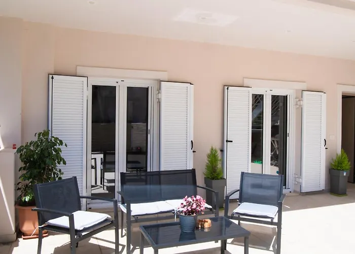 Peratzada Apartment *